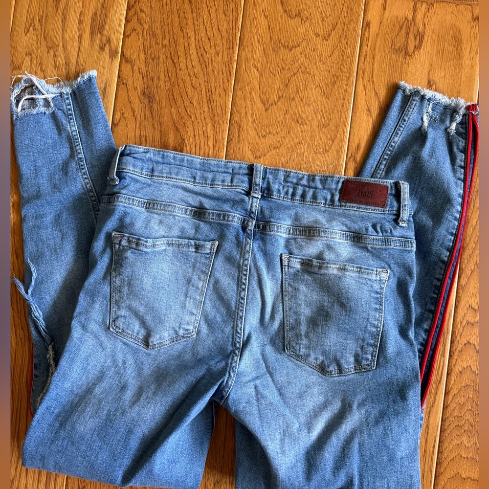 ZARA Authentic Skinny Jeans Women’s 8 Red Stripe Raw Hem Knee Hole Med Wash - Picture 6 of 6